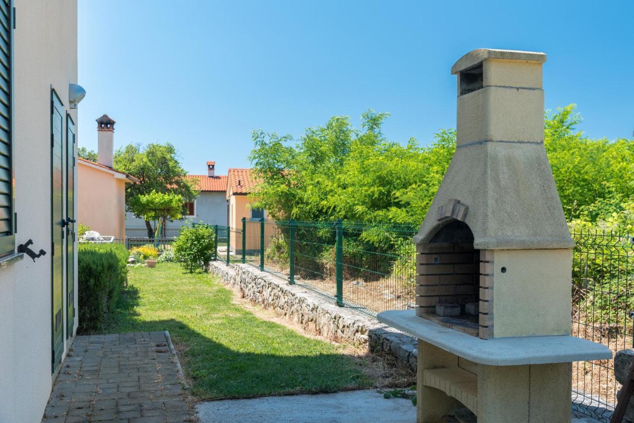 Holiday House Olive Grove With Pool And Garden 라빈 외부 사진